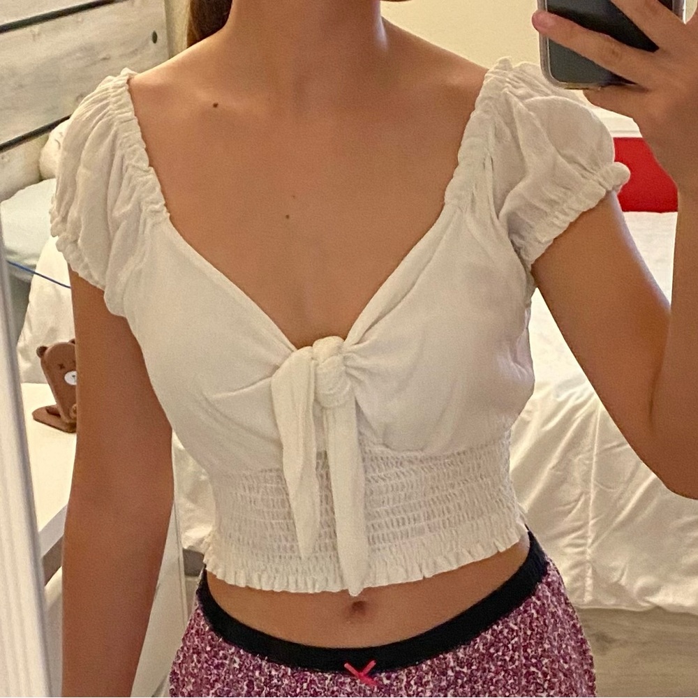 WHITE TIE FRONT TOP